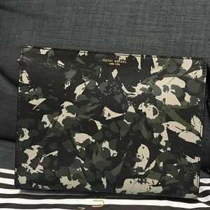 🔴SOLD🔴 Henri Bendel West 57th Cosmetic Clutch
